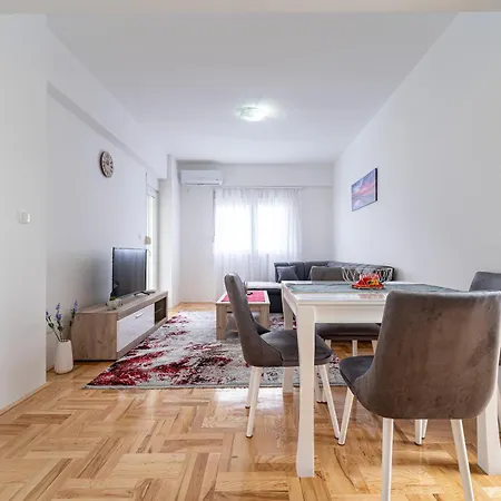 Apartment Tuski Put Apartman